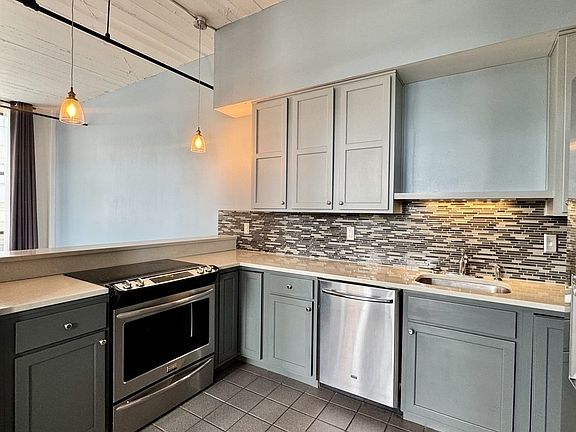 3rd image of 523 Grand Blvd APT 2E