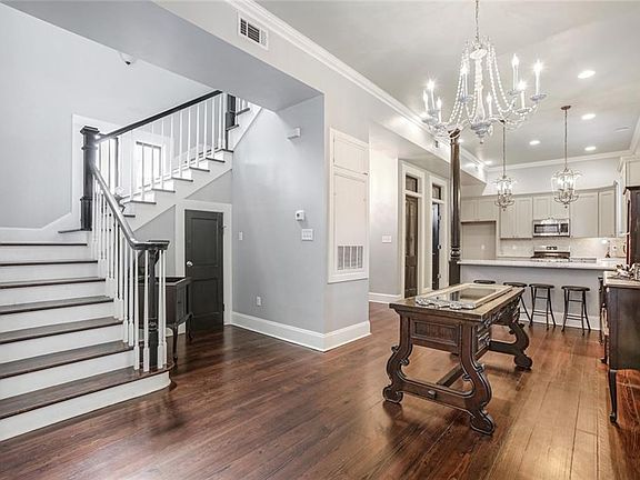 4th image of 918 Melpomene St