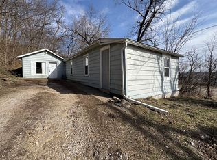 529 29th St, Bettendorf, IA 52722