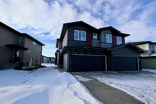 9412 Pear Cres SW Photo 1