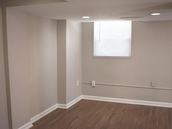 2nd image of 804 Hickman Rd #B