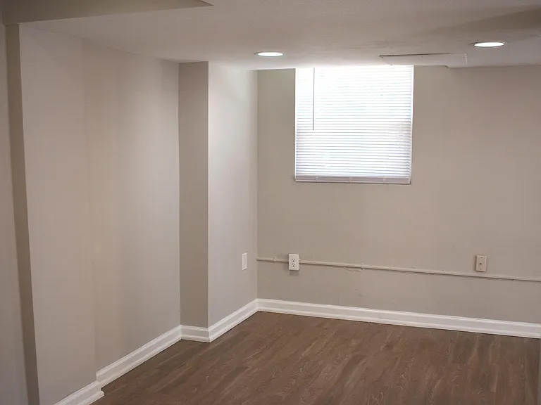 804 Hickman Rd #B — Photo 2