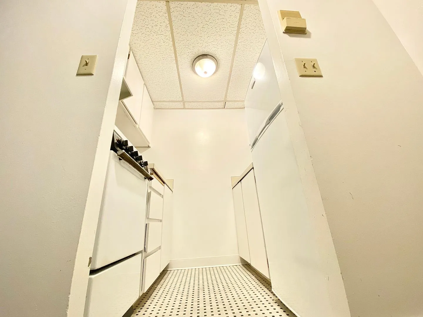 Burlingame Apartments — Photo 1