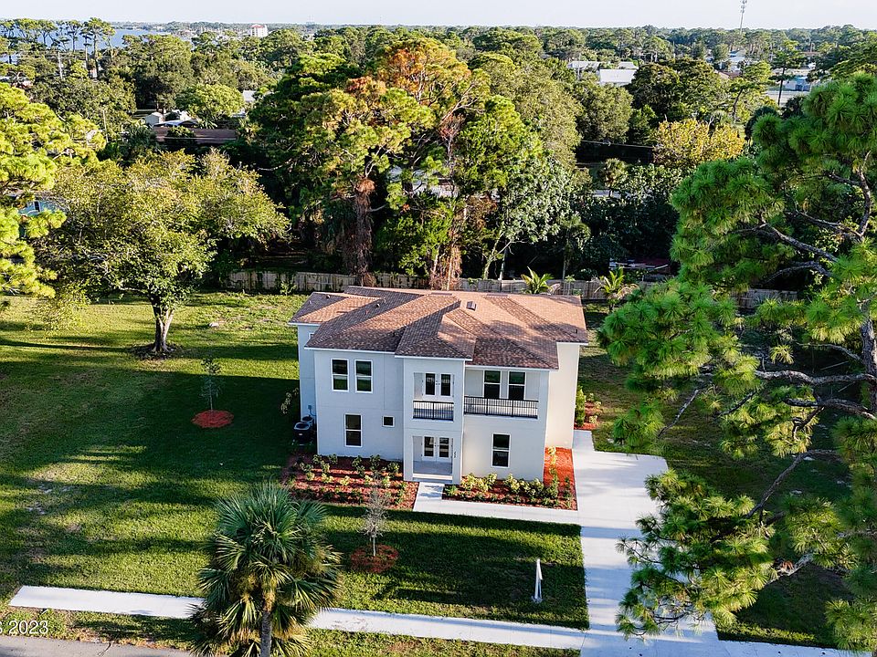 1st image of 233 Oleander Pl