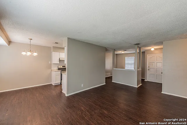 5915 Cliff Rdg — Photo 6