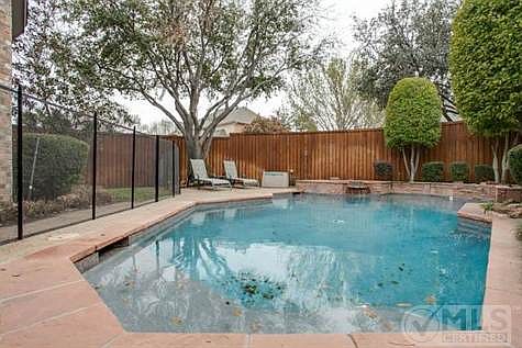 4th image of 6104 Glenhollow Dr