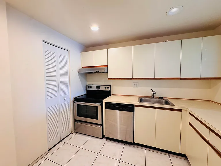 8025 Colony Cir S #203 — Photo 34