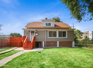 9238 S Paxton Ave, Chicago, IL