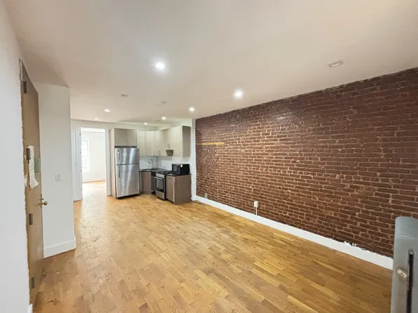 71-06 Fresh Pd Road image 1 of 24