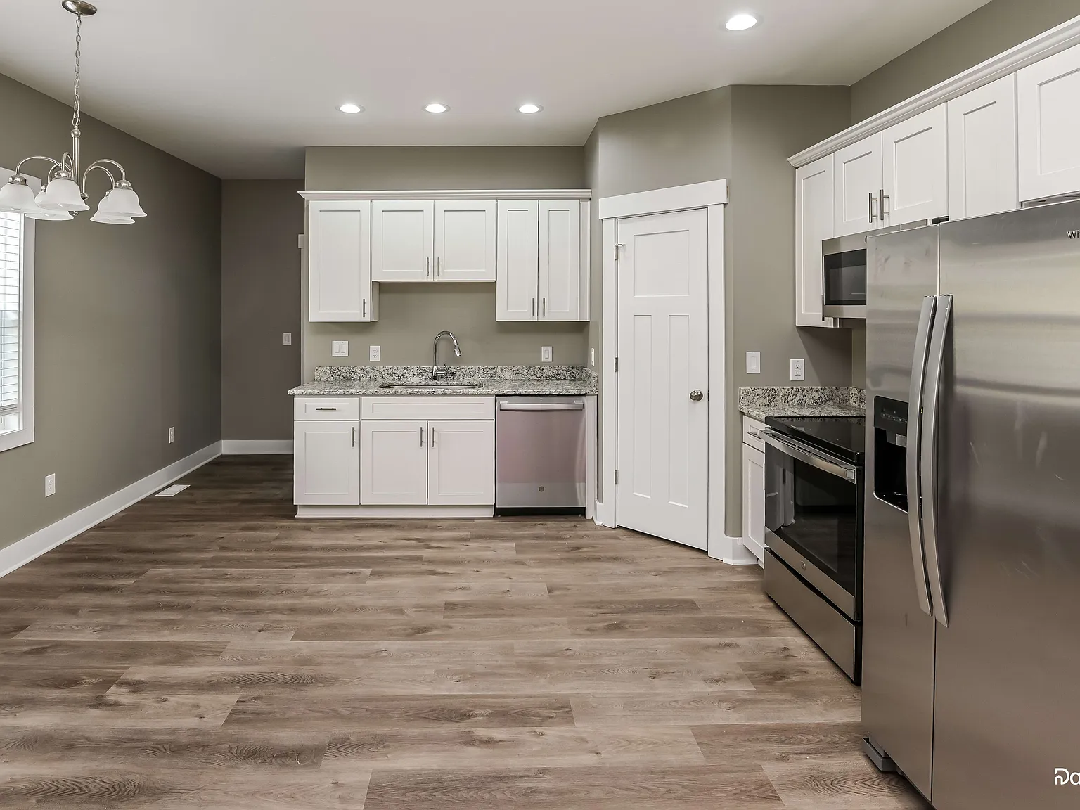 3 bed, 2.0 bath, 1252 sqft, $1,780 — Photo 4