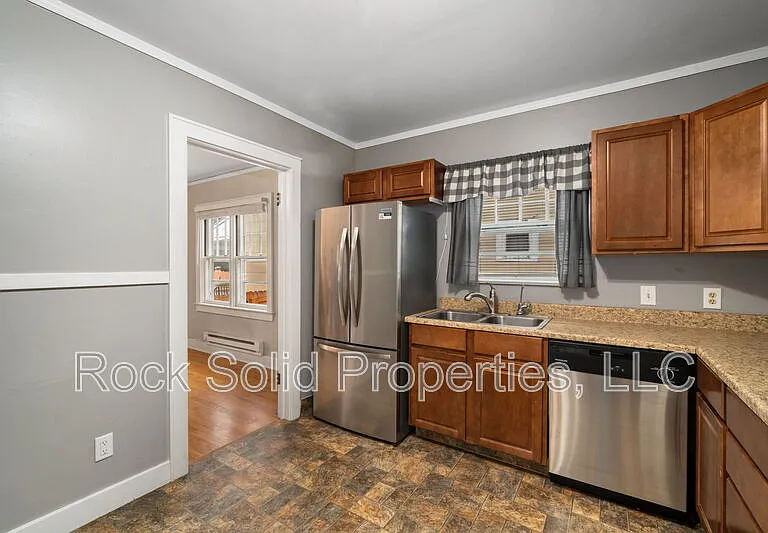 316 E 20th St — Photo 13