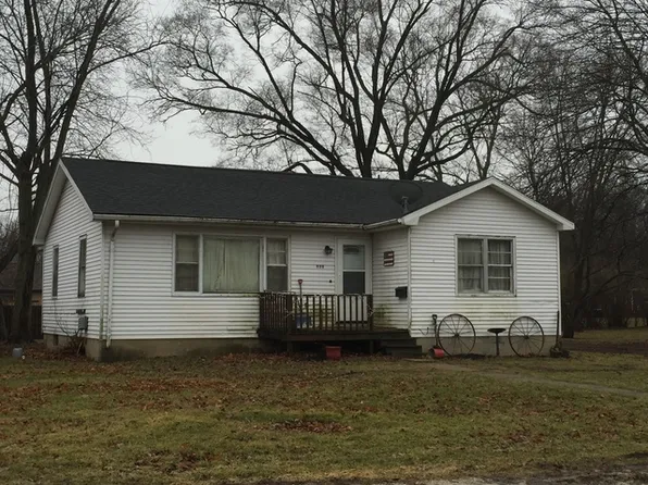 930 E Patton St, Paxton, IL 60957
