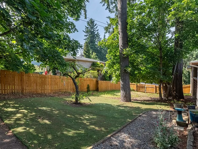 124 Crestwood Dr SW — Photo 17