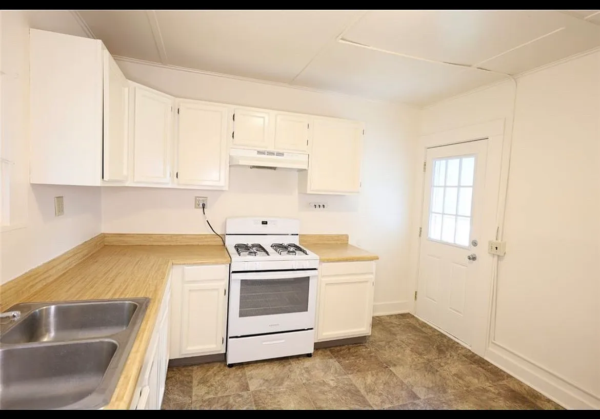 3 bed, 1200 sqft, $1,500 — Photo 3