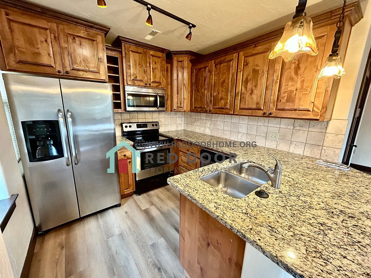 Stunning Downtown Condo with Style and Comfort — Photo 3