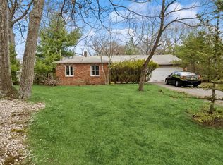 100 Carman Rd, Dix Hills, NY 11746