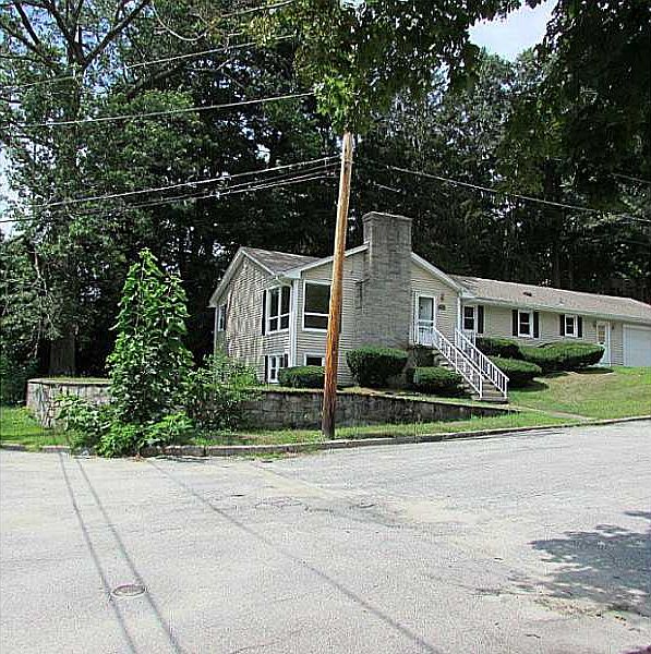 2nd image of 10 Castle Heights Ct