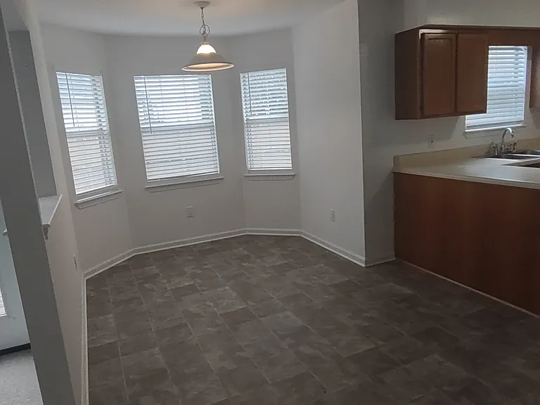 801 Ward Ct — Photo 6