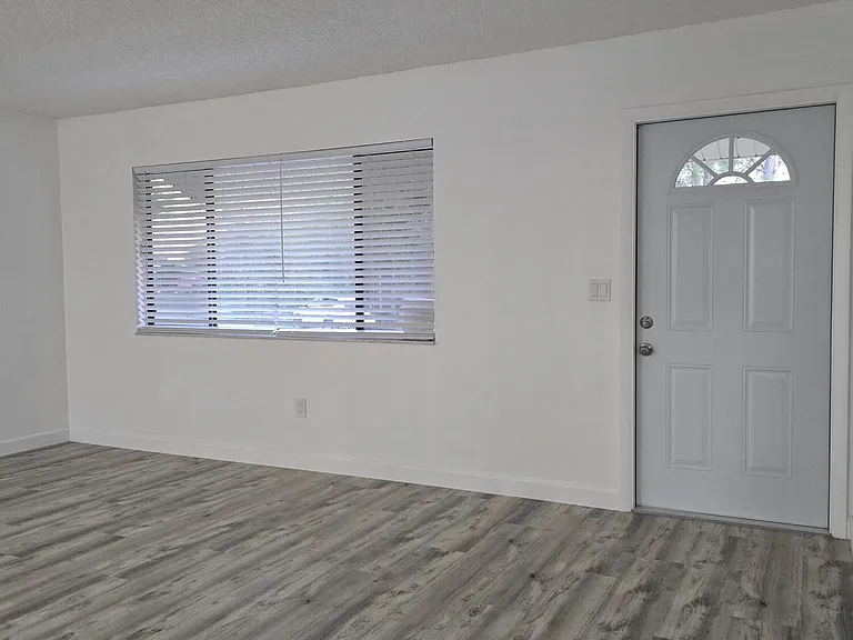 1418 Paley Cir SE — Photo 2