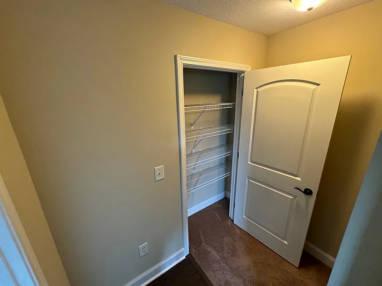 610 Grays Pointe Ct — Photo 19