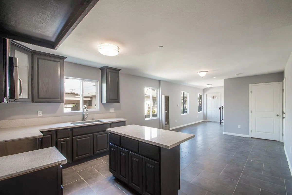 4 bed, 1600 sqft, $5,500 — Photo 2