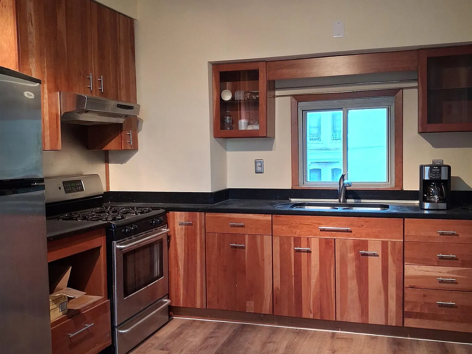 2 bed, 1.0 bath, 680 sqft, $2,100 — Photo 2