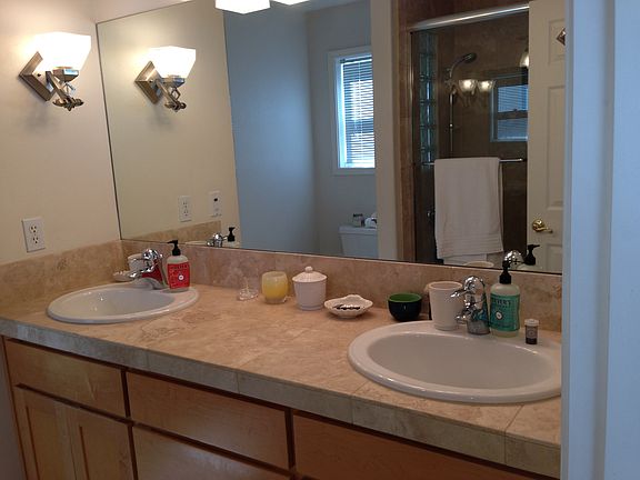 Main level master bath