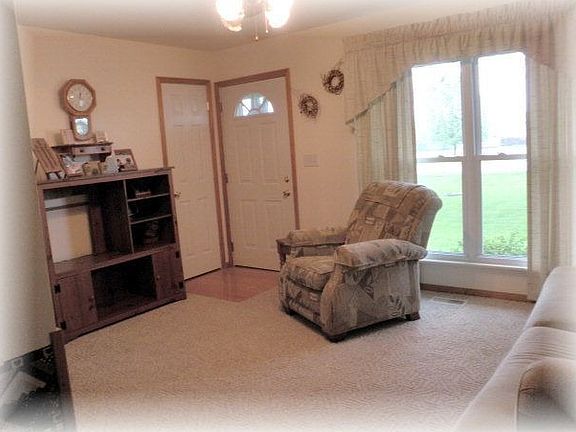 4th image of 2643 East Dr