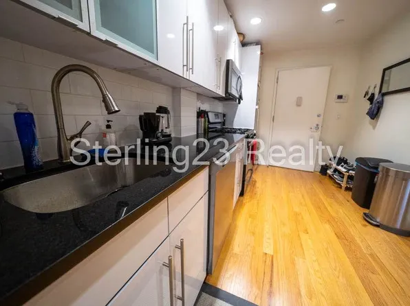 23-15 Astoria Boulevard image 6 of 22