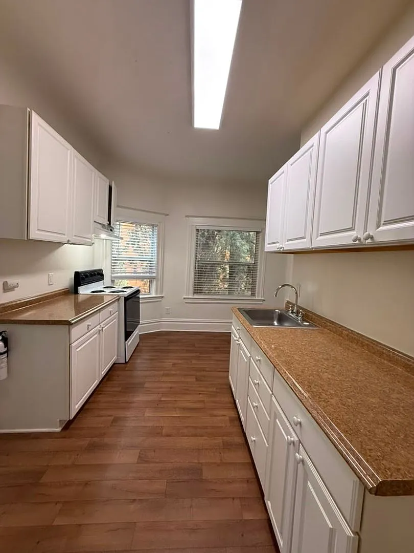 3018 I Street Unit A - Charming 2BD/1BA in Midtown Sacramento - Available Now! — Photo 2