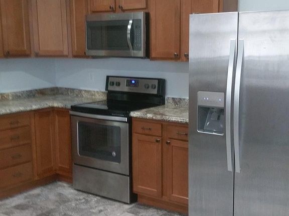 4th image of 434 Clark St