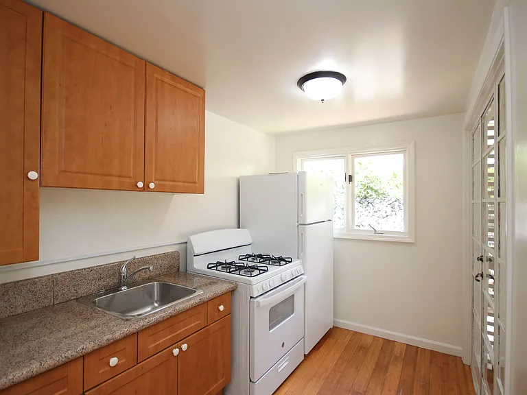 114 S Grand Oaks Ave #120 — Photo 8