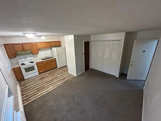 Studio, 340 sqft, $695 — Photo 2