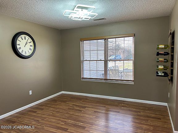 3rd image of 5882 Shelly Dr