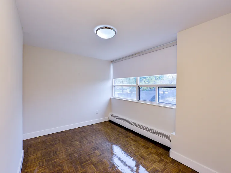 4190 Bathurst St — Photo 17