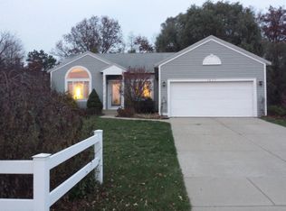 1877 Sandrel Dr NE, Grand Rapids, MI 49505