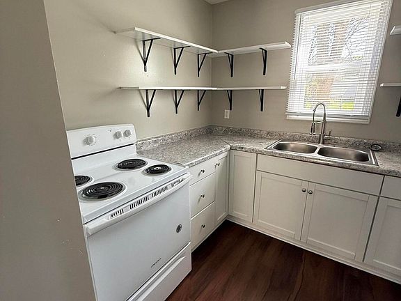 3rd image of 2338 W Madison St
