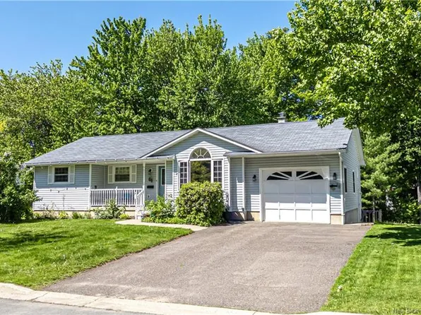 22 Rose Ct, Fredericton, NB E3A 5T9