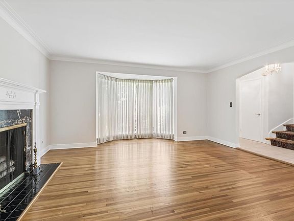 3rd image of 6533 N Christiana Ave