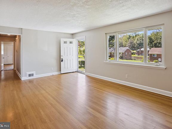4th image of 3719 Lockwood Ln