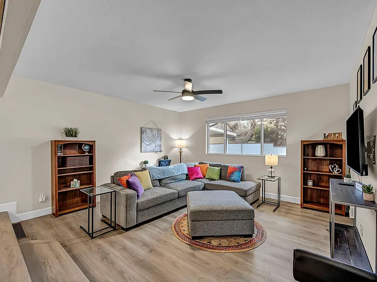 1490 Foster Dr — Photo 10