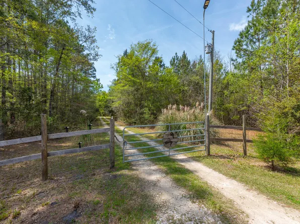 204 Wisteria Falls Trl, Saint Stephen, SC 29479