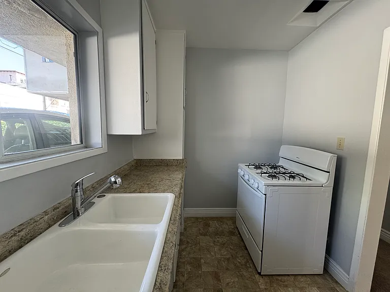 1947 S Shenandoah St #5 — Photo 5