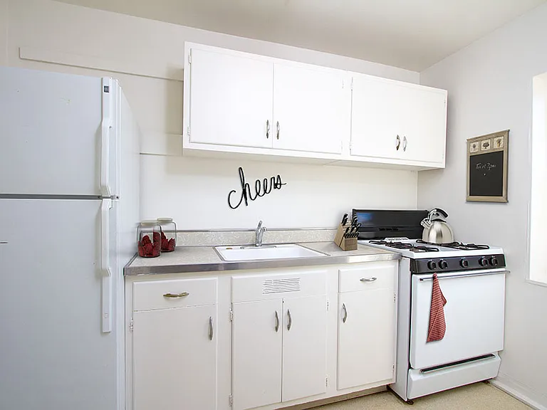 Brighton Gardens Apartment Homes — Photo 2