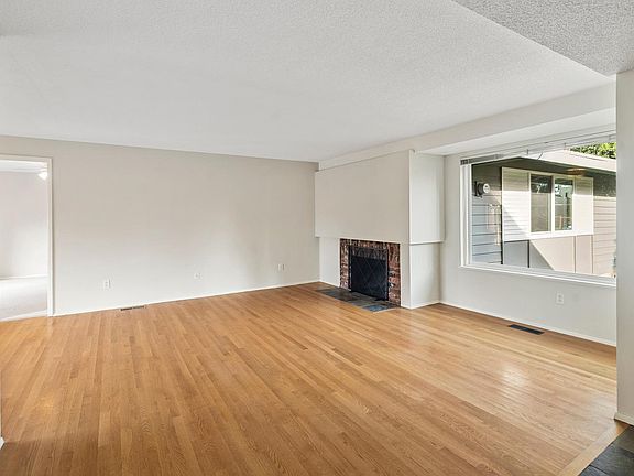 3rd image of 2121 169th Ave NE