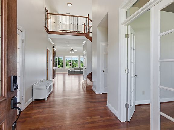 3rd image of 606 Seawell Ct