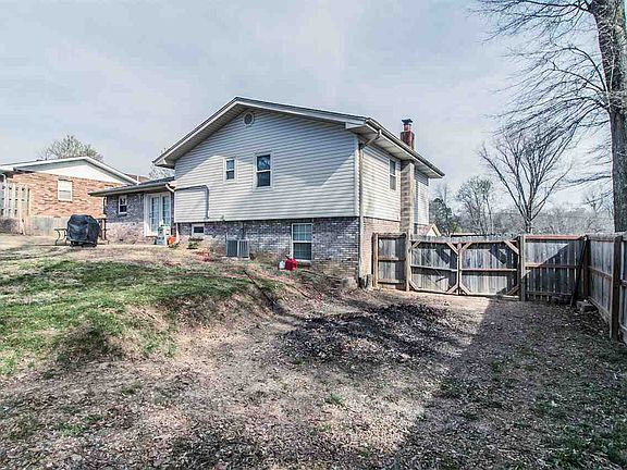 5th image of 2006 Cravens Ln