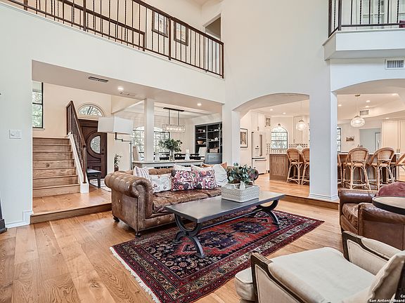 4th image of 507 BLUFFWOOD DR