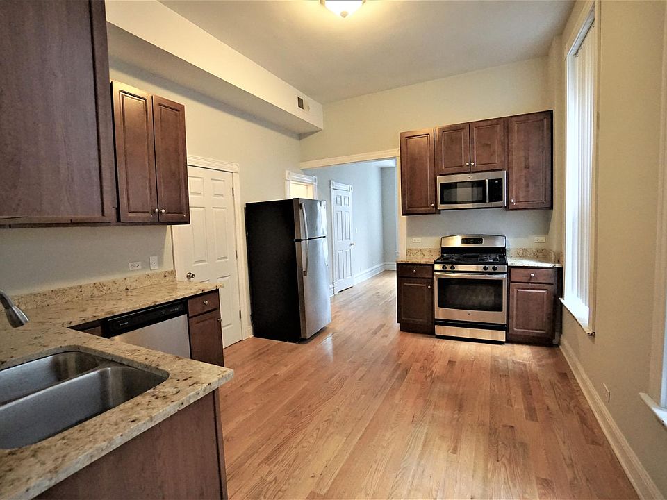1st image of 863 N Marshfield Ave #2R