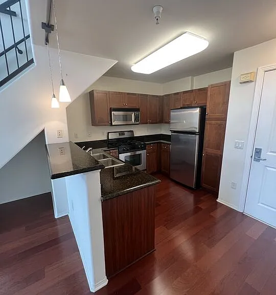 100 S Alameda St #464 — Photo 4